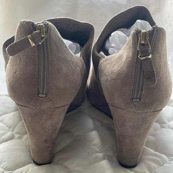 Via Spiga - Suede Wedge Bootie - Size 11 - Picture 3 of 6